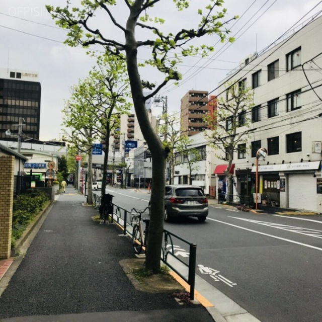サンビューハイツ新宿 ビル前面道路