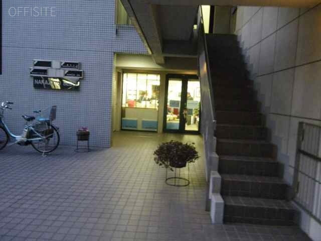 中里ビル エントランス