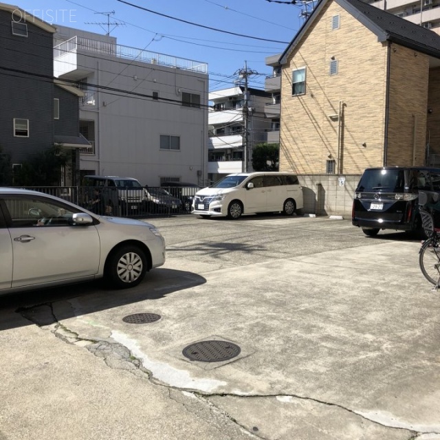 磯間ビル 駐車場