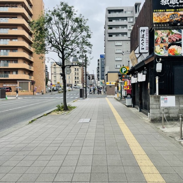 花本ビル　前面歩道