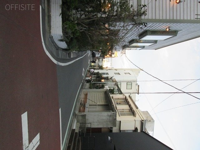 Uビル ビル前面道路