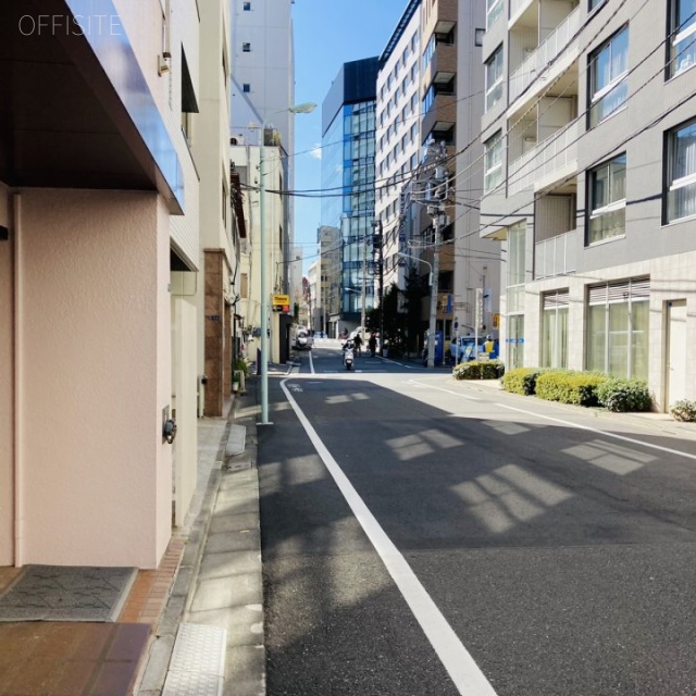 興和日本橋ビル ビル前面道路