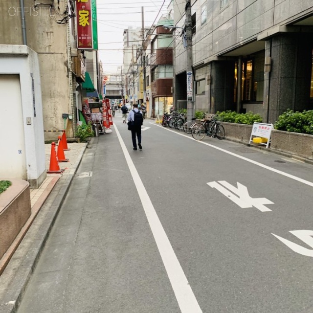 ホンダ御徒町ビル ビル前面道路