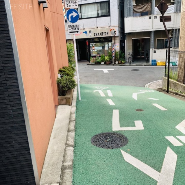 エフティシア ビル前面道路