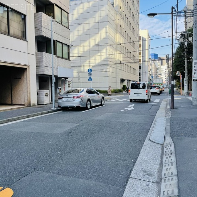 名古路ビル本館 ビル前面道路