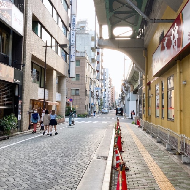 浅草橋STビル ビル前面道路