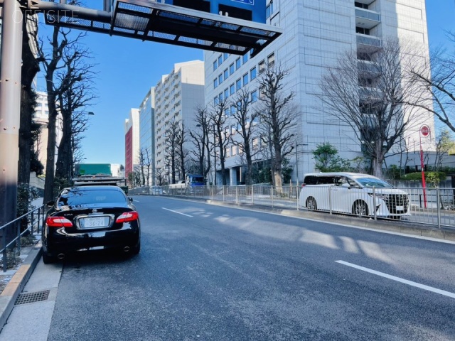 三番町渡辺ビル　前面に内堀通り