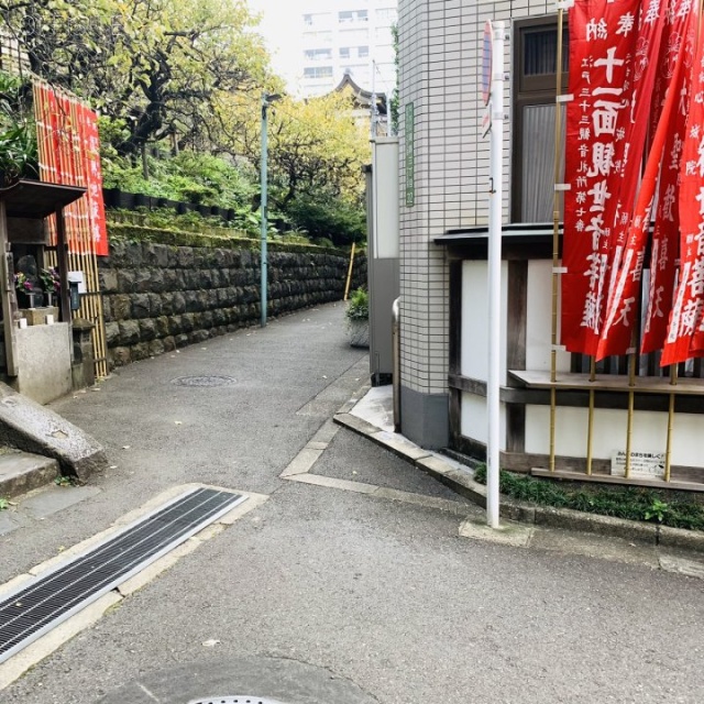 エリートイン湯島 ビル前面道路