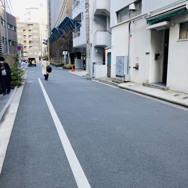 BIZ SMART 茅場町 ビル前面道路