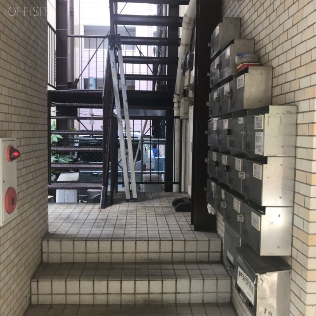 サニーシティ新宿御苑ビル エントランス