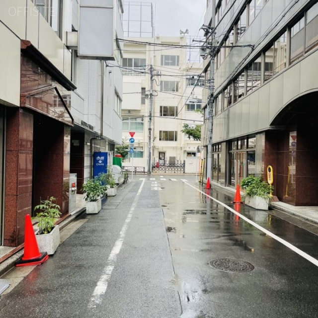 偕楽ビルディング台東 ビル前面道路