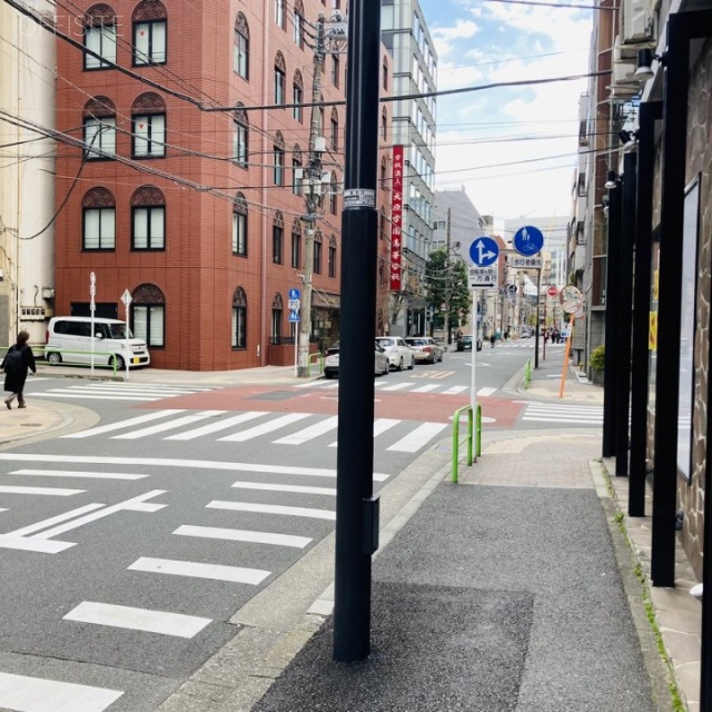 ダイヤモンドレジデンス西神田 ビル前面道路