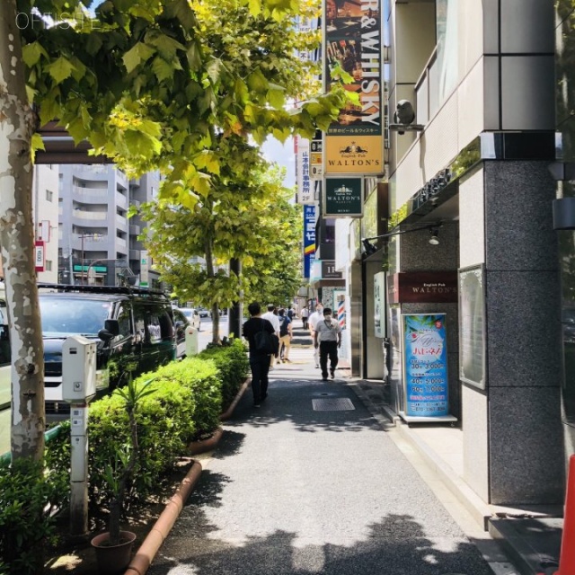 KDX神田駅前ビル　ビル前面道路