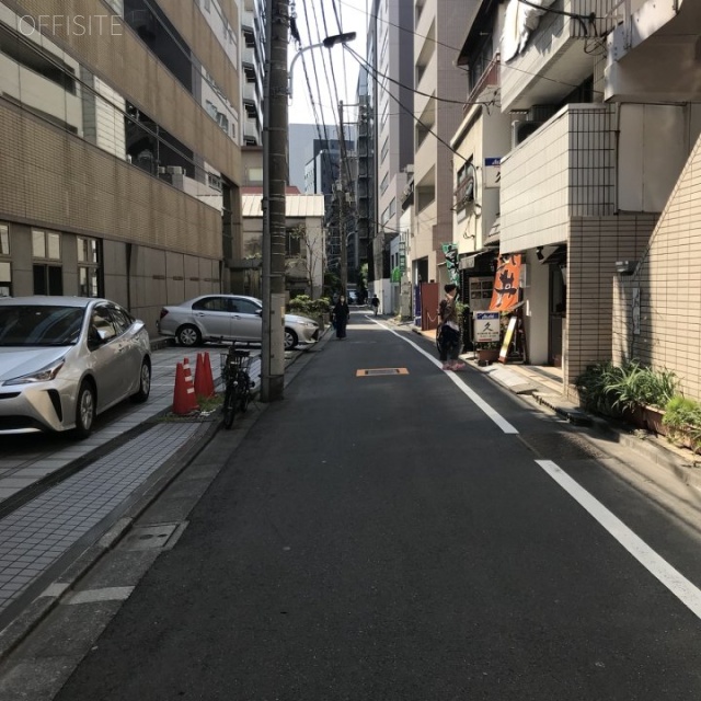石田ビル ビル前面道路