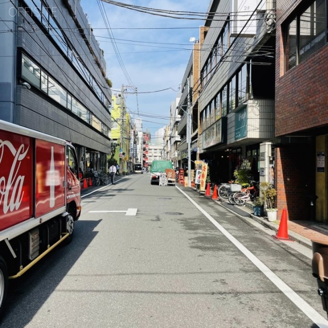黒門町ビル 前面道路