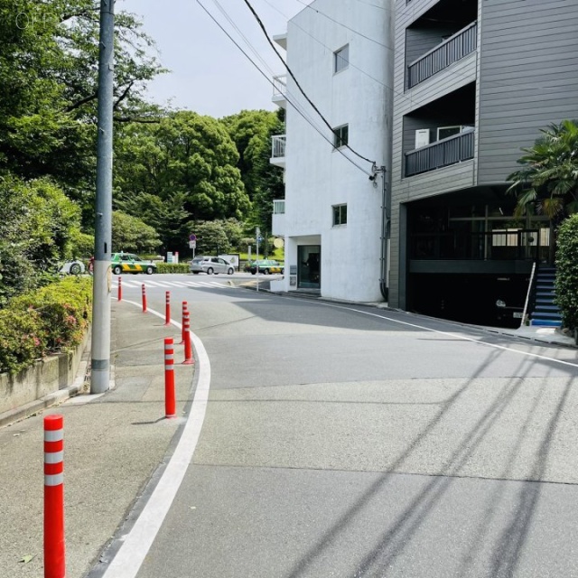 Jビル ビル前面道路