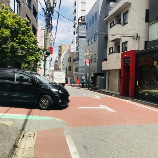 MIC西麻布ビル　ビル前面道路