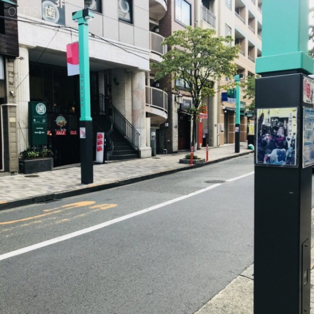 マーブルフロントエビス ビル前面道路