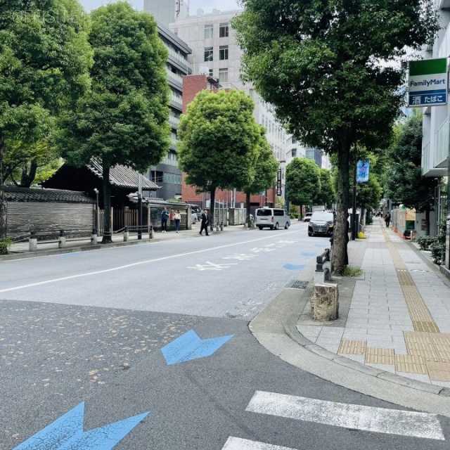 芝公園ビル 前面道路