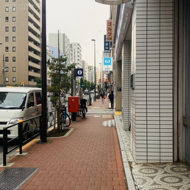 東京家具会館 ビル前面道路