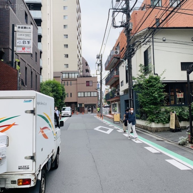 ファブリックビル ビル前面道路