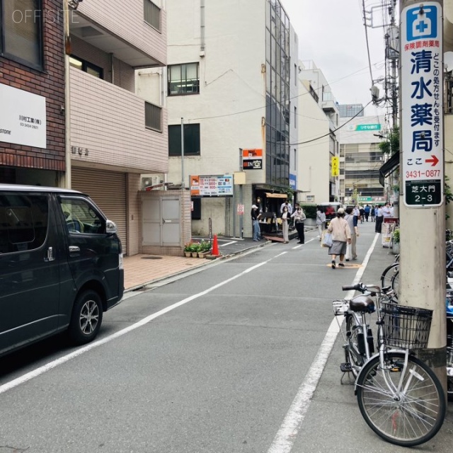 一松ビル本館 ビル前面道路