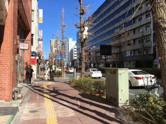 大学通信教育ビル ビル前面道路
