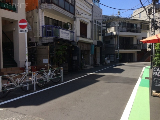 セレサ代官山 ビル前面道路