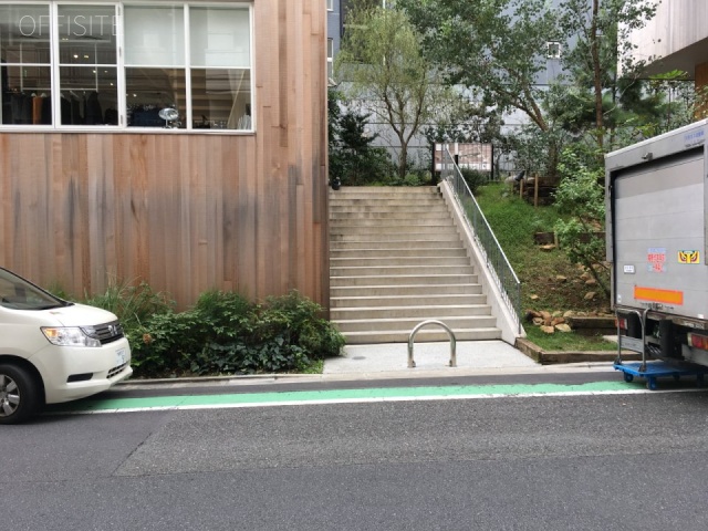 ドッケン代官山ハイツ ビル前面道路