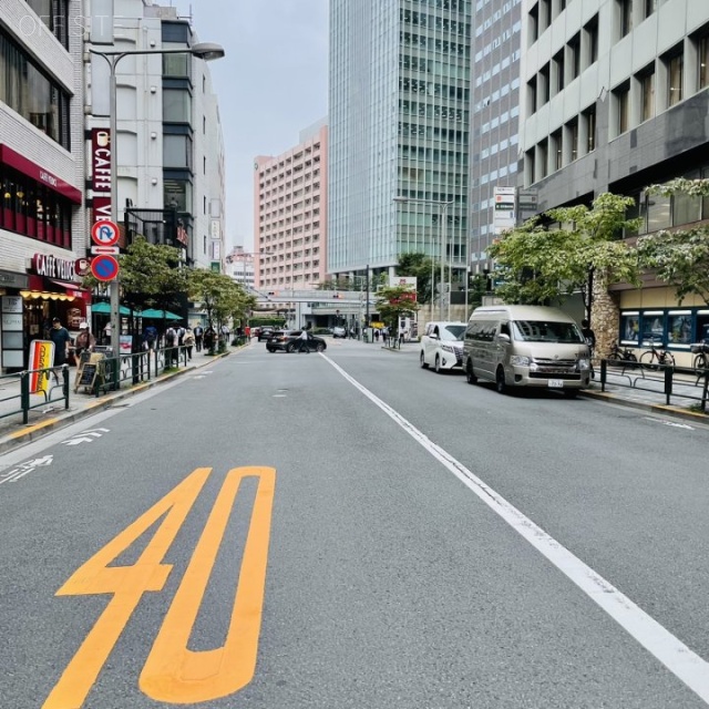 NMF新宿南口ビル ビル前面道路