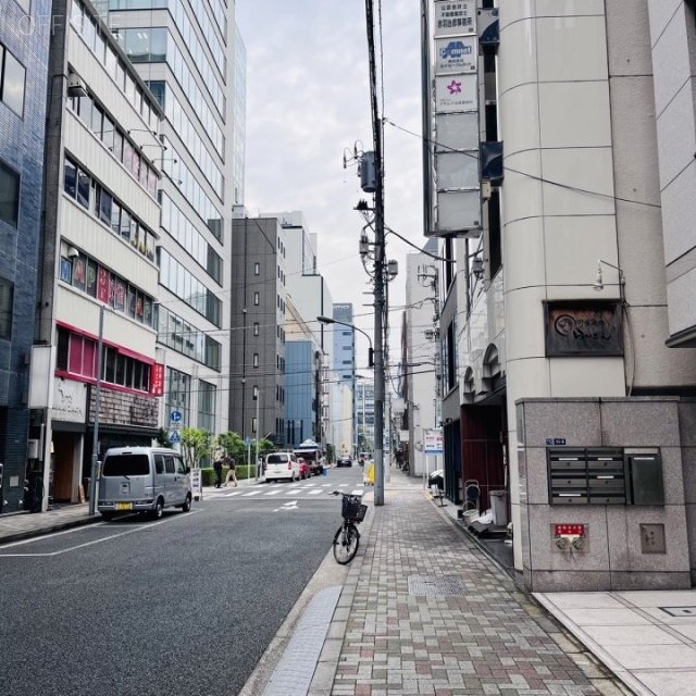 新橋中央ビル 前面道路