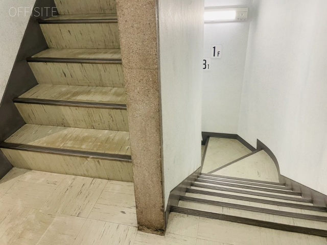 利根川第2ビル　階段