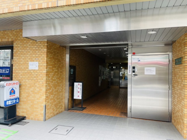 ダイアパレス大洋・駒形　オフィスビル出入口