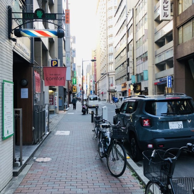 銀座中公ビル ビル前面道路