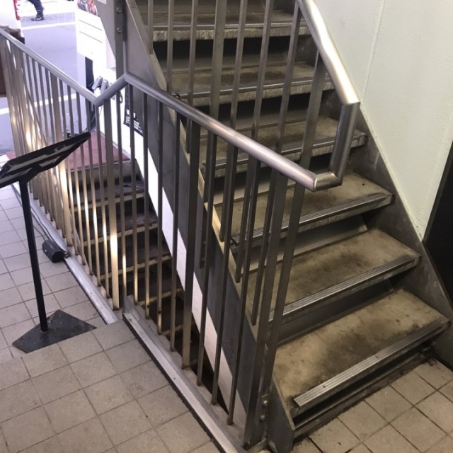 萩原ビル第5 階段