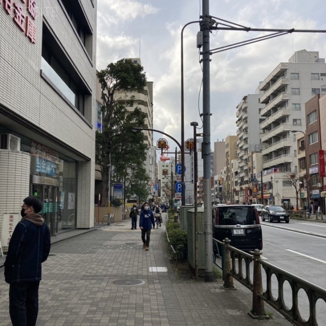 池袋トーセイビル ビル前面道路