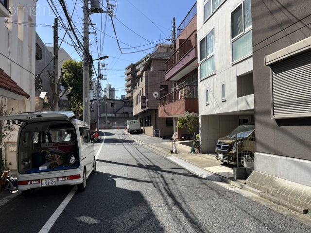 インペリアル赤坂壱番館 前面道路。エントランス前