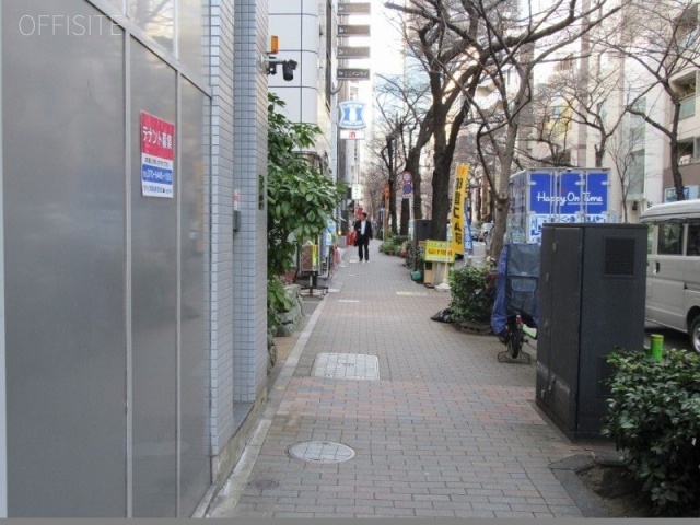 志貴野ビル ビル前面道路