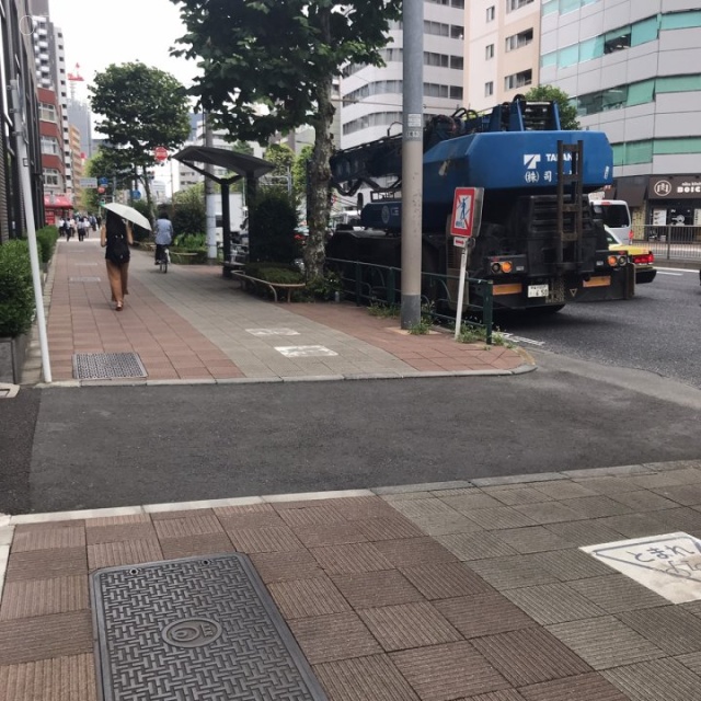 マガザン銀座東ビル ビル前面道路