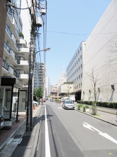 山口ビル ビル前面道路