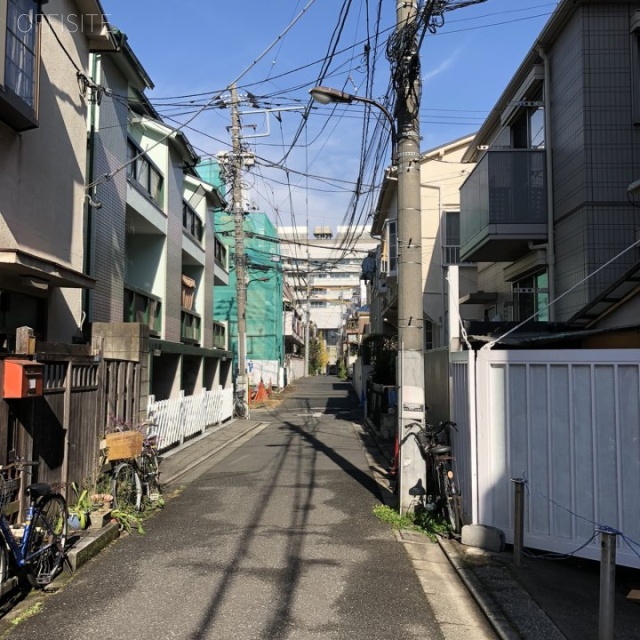 尚美ビル ビル前面道路