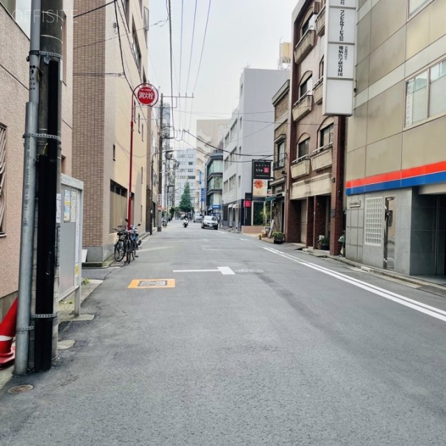 神田クレストビル ビル前面道路