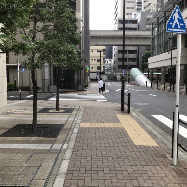 ステーションプラザアネックスウエスト ビル前面道路