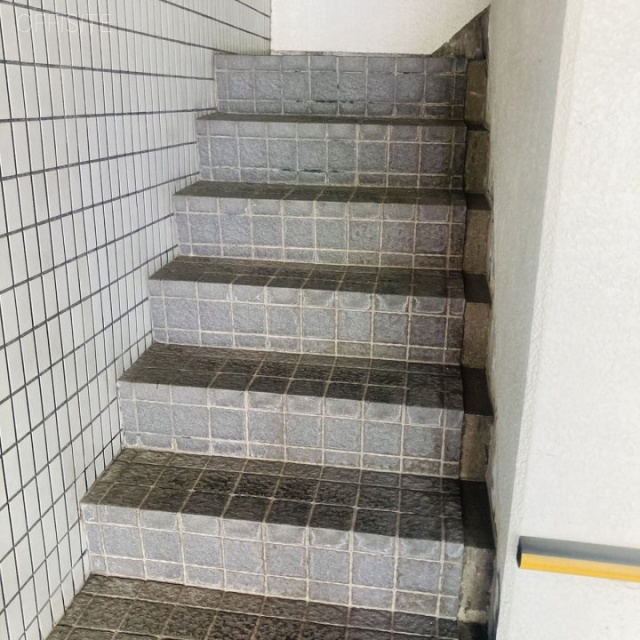 ミクニビル 階段