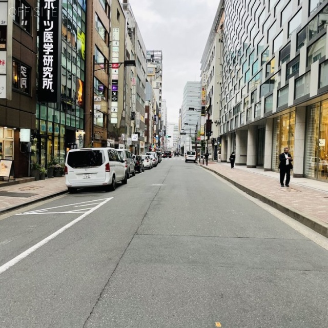 Cheers Ginza ビル前面道路