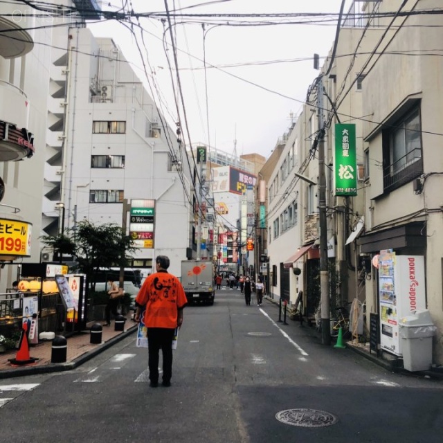 横浜エム・エスビル ビル前面道路