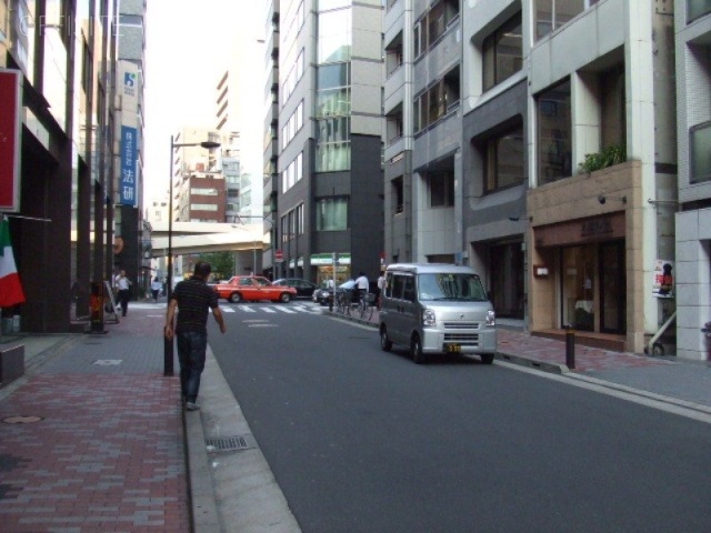 銀座片桐ビルⅢ ビル前面道路