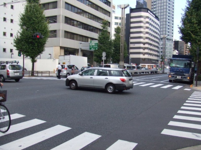 ヤブ原ビル ビル前面道路