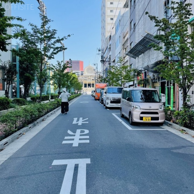 新井ビル ビル前面道路