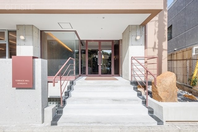 REXIED市ヶ谷左内町　エントランス